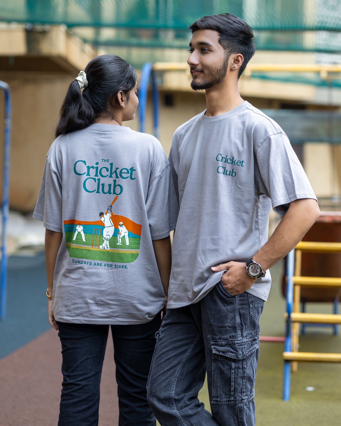 THE CRICKET CLUB Unisex T-shirt